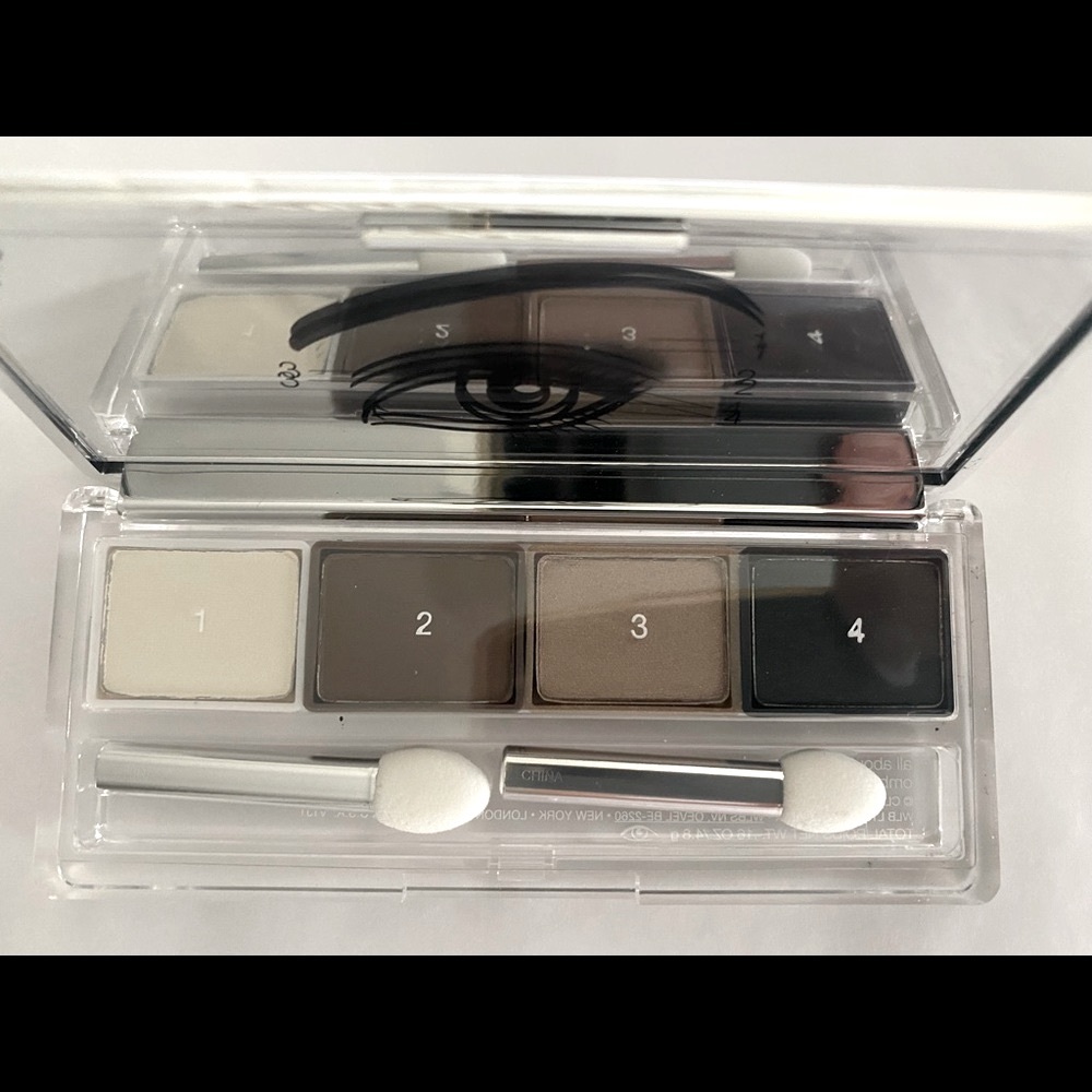 Clinique All About Shadow Quad in Skinny Dip.